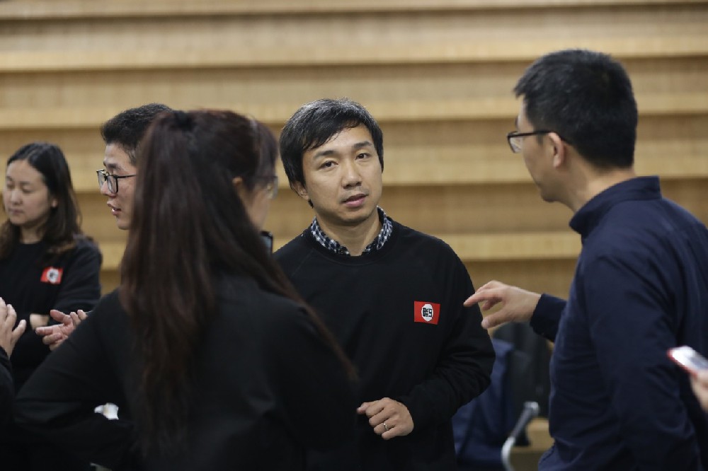 外卖这块蛋糕，微信朋友圈广告应该怎么吃下去！