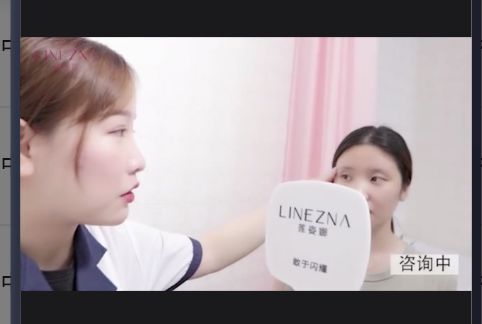 莲姿娜门店内进行咨询