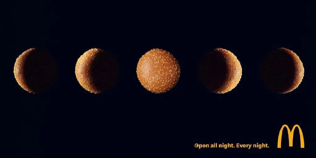 此前由李奥贝纳意大利作品操刀的两张海报，正是洞察月亮形状与巨无霸形状、薯条盒形状共同轮廓属性，构成了创意变化的月亮组图。