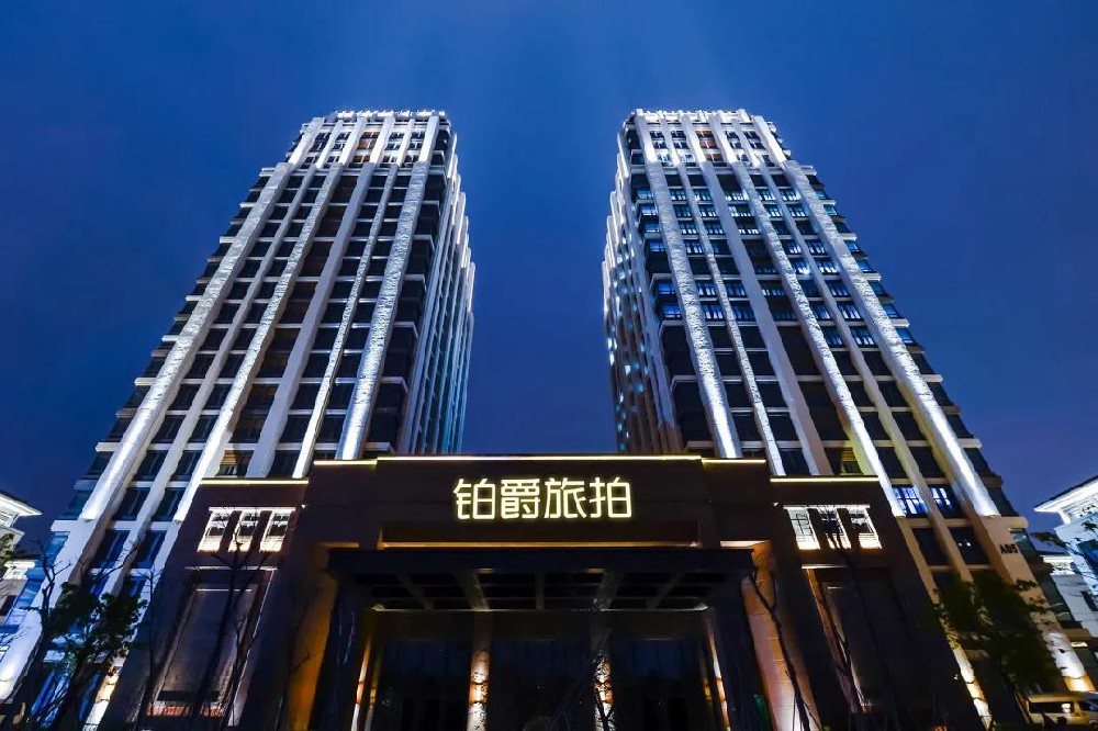 成本降低30%，看铂爵旅拍如何解锁朋友圈广告新玩法！