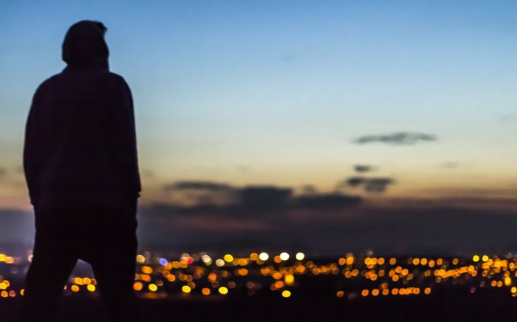 知乎信息流推广一般多少钱可以开户？ 知乎信息流广告位展现在哪里？