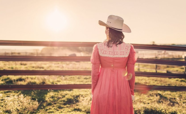 知乎信息流推广一般多少钱可以开户？ 知乎信息流广告位展现在哪里？