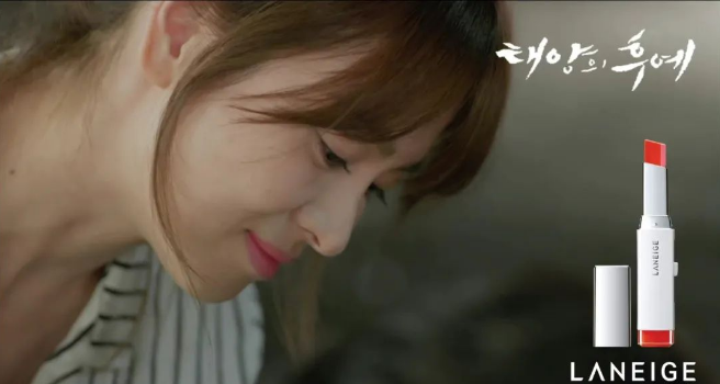 16年《太阳的后裔》中宋慧乔用的兰芝双色立体口红都在国内市场红极一时。