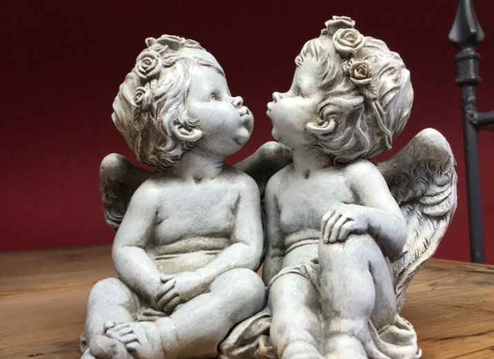 哔哩哔哩信息流广告在哪里开户？哔哩哔哩花嫁借记卡需要额外费用吗?