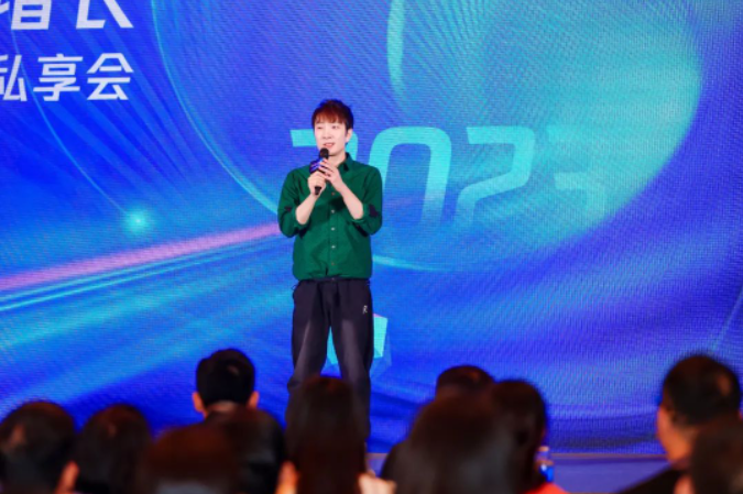 腾讯广告销售运营副总经理林亮亮现场分享