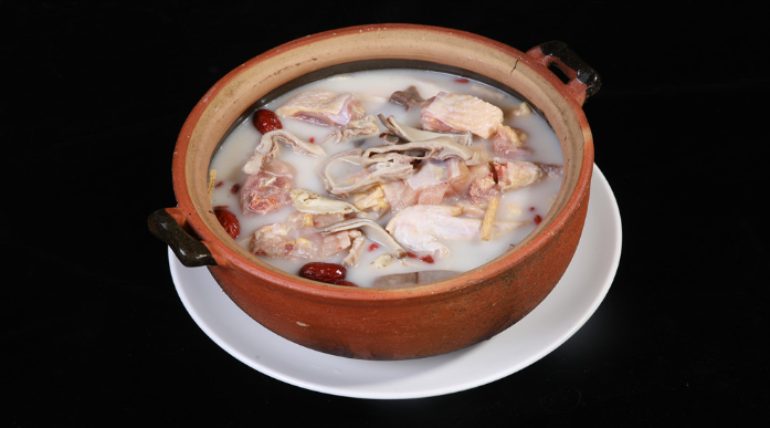 微信朋友圈广告：餐饮品牌利用微信广告平台附近推巧获客