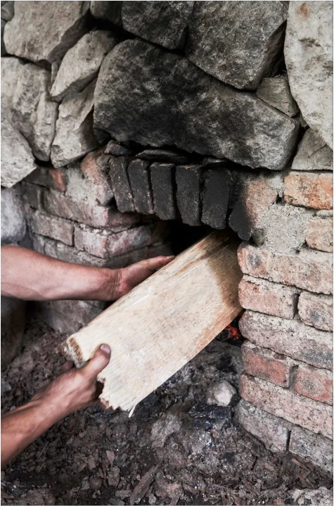 如果仅仅为用户在线上渠道提供产品，那么一念就能够被定义成一个纯粹的产品型公司。但在夏正看来，品牌仅仅提供产品是不够的，一念要做的是将消费者对茶产品的体验闭环掉。